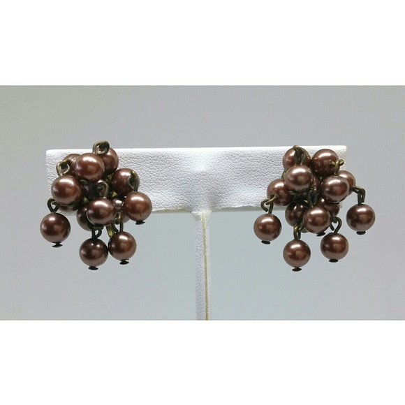 Vintage 1940s faux pearl dangle cluster earrings - Picture 3 of 5